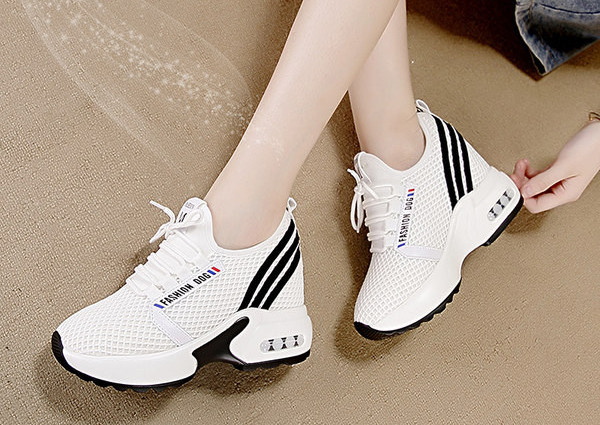 Ženske mrežaste tenisice s vezicama i visokim potplatom