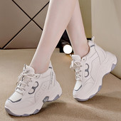 Γυναικεία casual sneakers με ψηλή σόλα