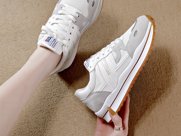 Udobne ženske cipele s vezicama