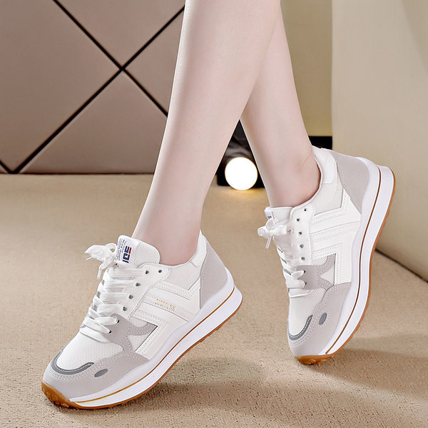 Udobne ženske cipele s vezicama