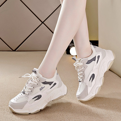 Γυναικεία sneakers με κορδόνια σε δύο χρώματα και επίπεδη σόλα