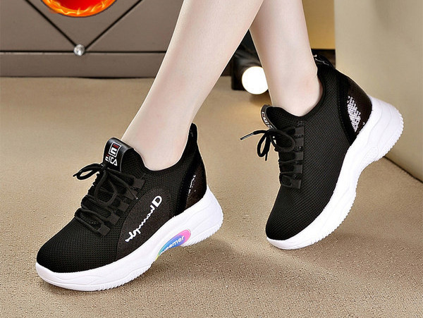 Naiste kõrge tallaga tossud - valge ja must