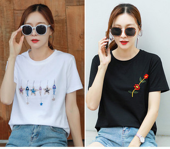 Σετ δύο γυναικεία μπλουζάκια με κοντά μανίκια - διαφορετικές εφαρμογές