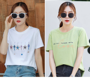 Σετ δύο γυναικεία μπλουζάκια με κοντά μανίκια - διαφορετικές εφαρμογές