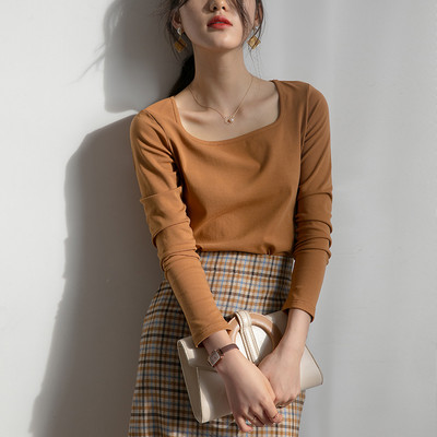 Ženska pripijena bluza sa špic izrezom