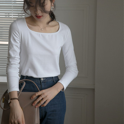 Ženska pripijena bluza sa špic izrezom