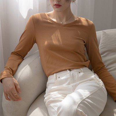 Ženska pripijena bluza sa špic izrezom