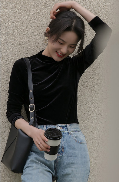 Naiste madala kraega sametpluus