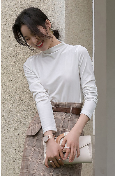 Naiste madala kraega sametpluus