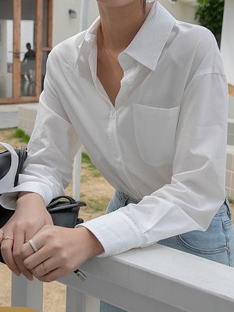 Moderna ženska košulja s gumbima i klasičnim ovratnikom