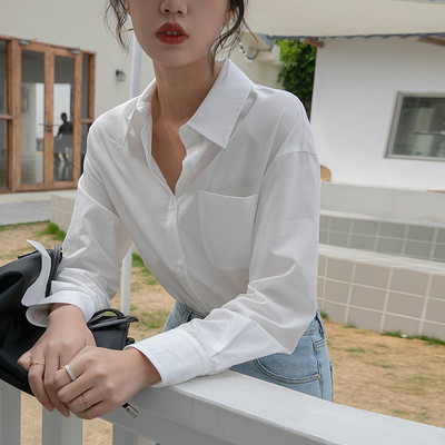 Moderna ženska košulja s gumbima i klasičnim ovratnikom