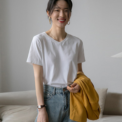 Običan model ženske majice kratkih rukava