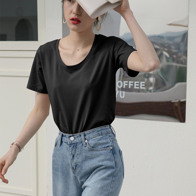 Običan model ženske majice kratkih rukava