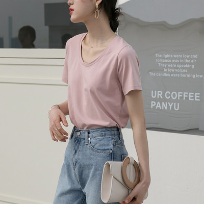 Običan model ženske majice kratkih rukava