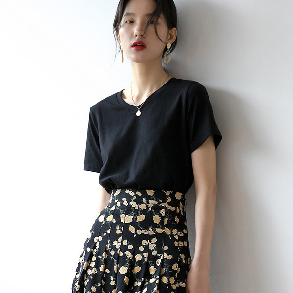 Običan model ženske majice kratkih rukava