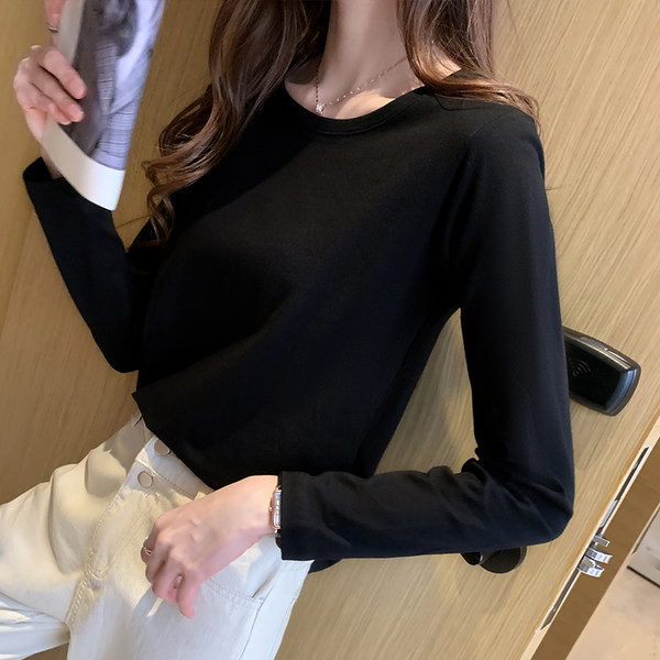 Bluză mulată cu decolteu oval pentru femei