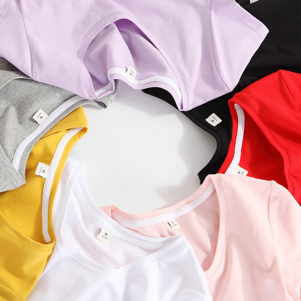 Bluză din bumbac de culoare uni cu decolteu spitz sau oval