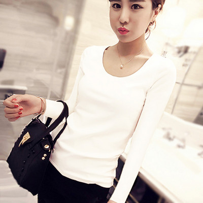 Običan model ženske bluze nekoliko modela