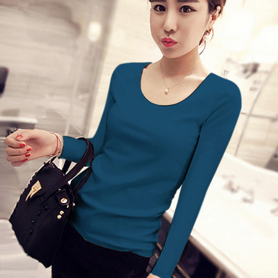 Običan model ženske bluze nekoliko modela