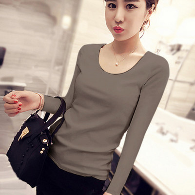 Običan model ženske bluze nekoliko modela