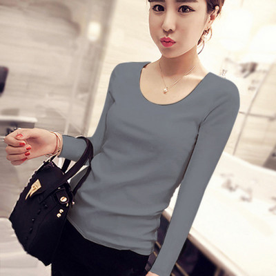 Običan model ženske bluze nekoliko modela