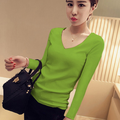 Običan model ženske bluze nekoliko modela