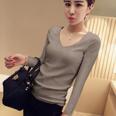 Običan model ženske bluze nekoliko modela