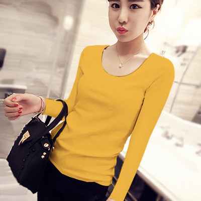 Običan model ženske bluze nekoliko modela