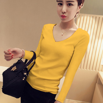 Običan model ženske bluze nekoliko modela