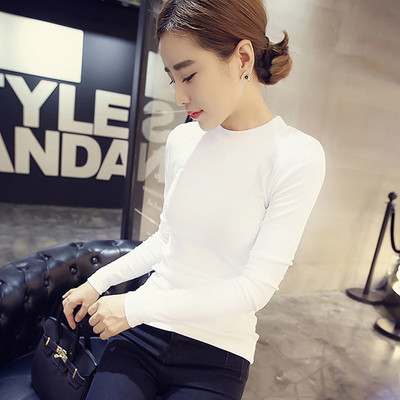 Običan model ženske bluze nekoliko modela