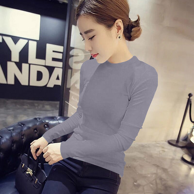 Običan model ženske bluze nekoliko modela