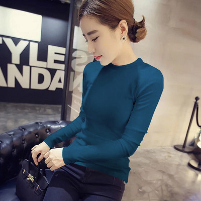 Običan model ženske bluze nekoliko modela