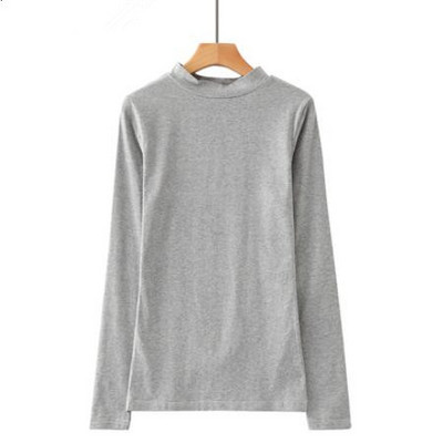 Običan model ženske bluze nekoliko modela