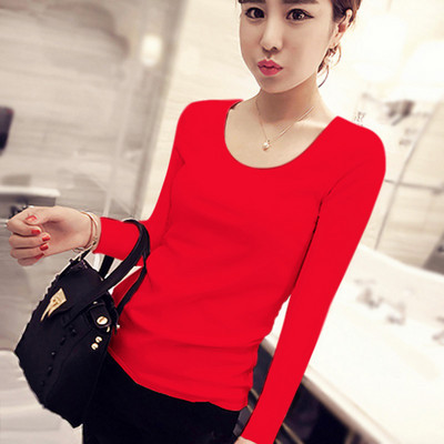 Običan model ženske bluze nekoliko modela