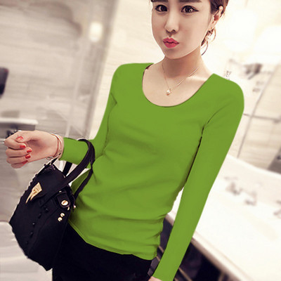 Običan model ženske bluze nekoliko modela