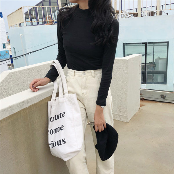 Običan model ženske bluze nekoliko modela