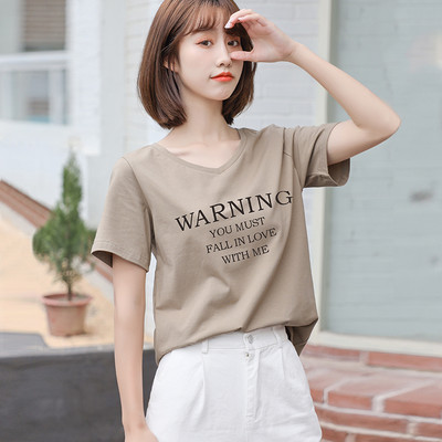 Tricou lat din bumbac cu o inscripție - diverse aplicații