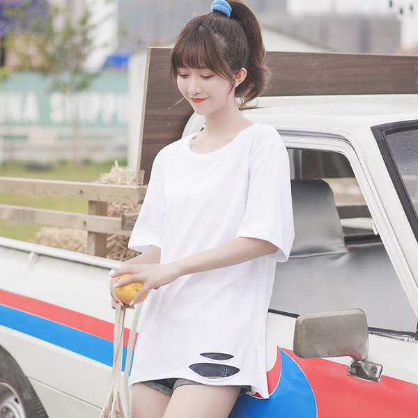 Široka majica kratkih rukava s poderanim efektom