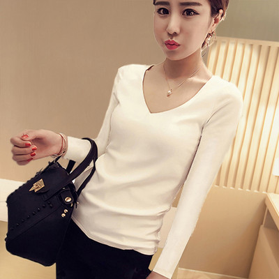 Uue mudeli naiste pluus ovaalse või spitsikaelusega