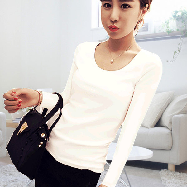 Uue mudeli naiste pluus ovaalse või spitsikaelusega