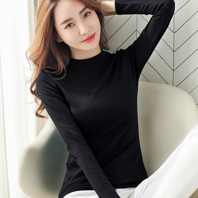 Ležerna čista bluza s niskom kragnom