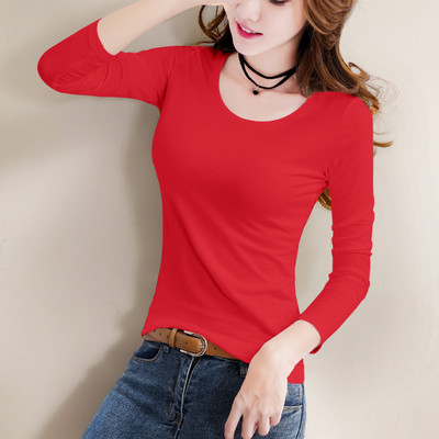 Tanka jesenska bluza s dugim rukavima i ovalnim izrezom