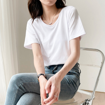 Ženska majica s kratkim rukavima i špic izrezom