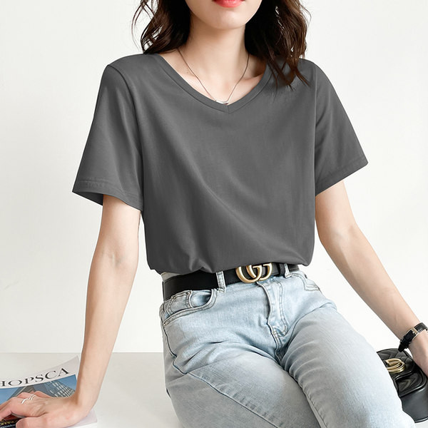 Ženska majica s kratkim rukavima i špic izrezom