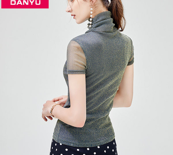 Ženska bluza kratkih rukava i visoke kragne