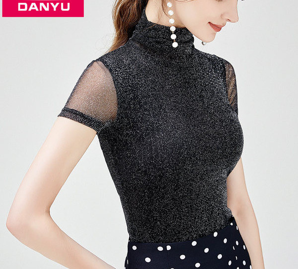 Ženska bluza kratkih rukava i visoke kragne