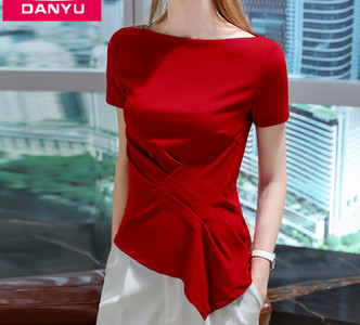 Ženska asimetrična bluza kratkih rukava i lađa izreza