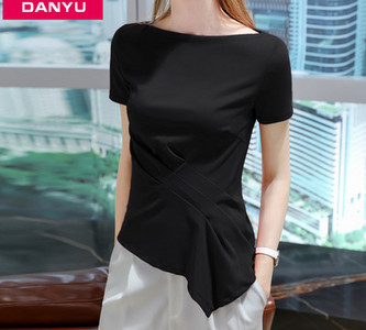 Ženska asimetrična bluza kratkih rukava i lađa izreza