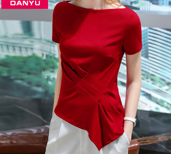 Ženska asimetrična bluza kratkih rukava i lađa izreza