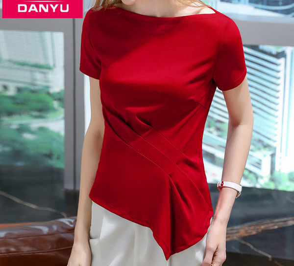 Ženska asimetrična bluza kratkih rukava i lađa izreza